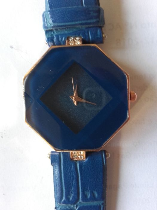 Relógio senhora azul
