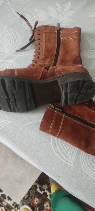 Продам жіночі ботинки замшеві