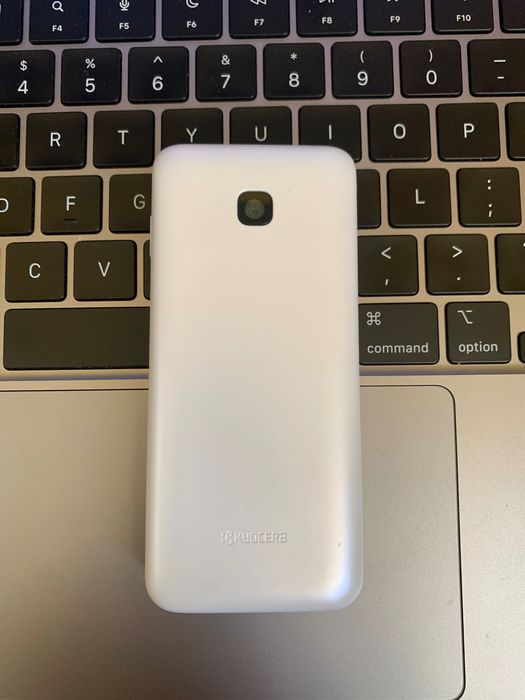 Telefon Kyocera KYF42