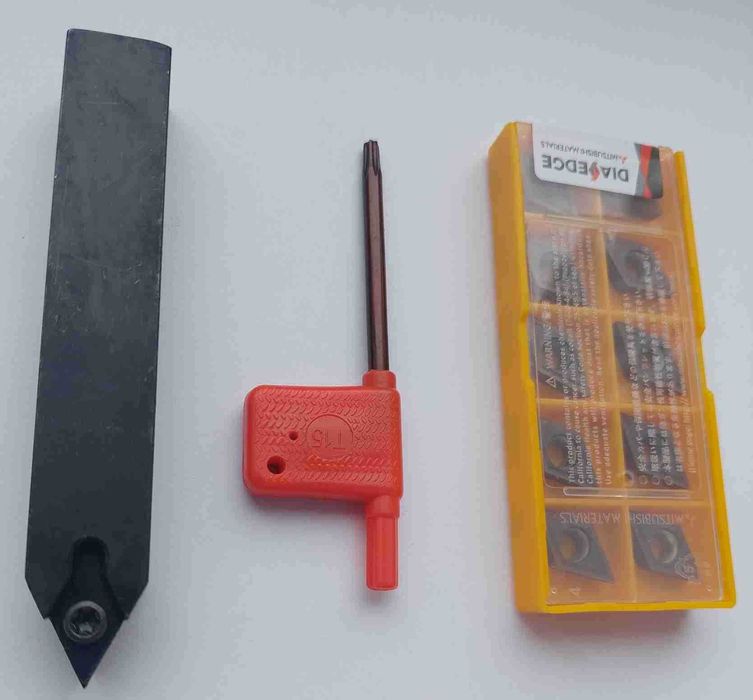 Токарный резец прямой 16х16 мм SDNCN1616H11 и 10 пластин DCMT11T304