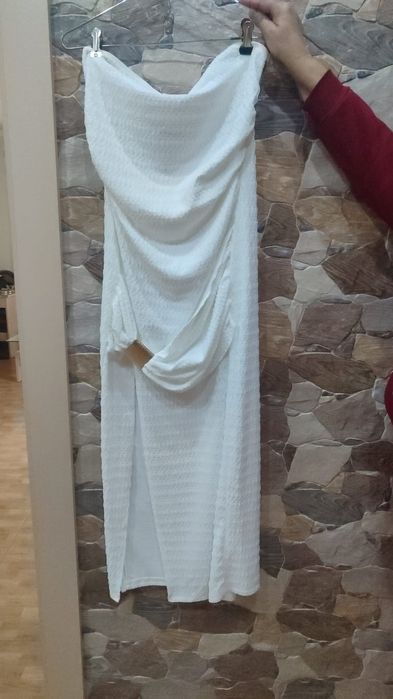 Vendo vestidos 2 Vermelhos e 2 Brancos