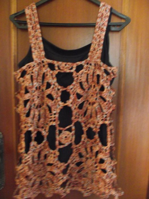 Top em croche feito á mão novo