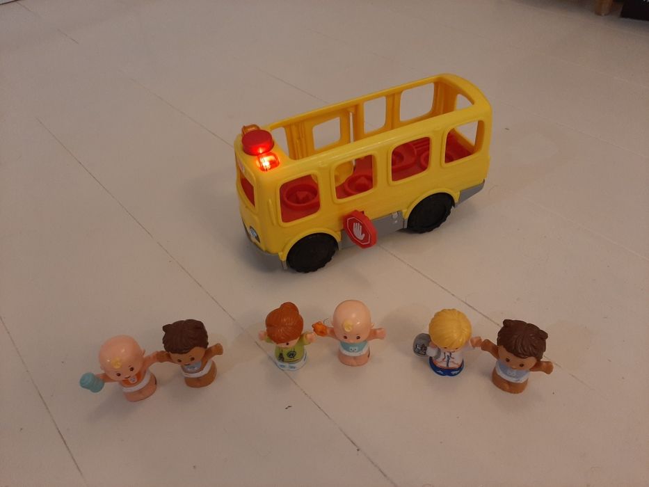 Autobus Little People interaktywny, plus figurki 6 dzieci