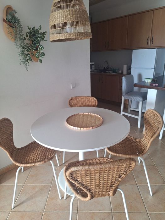 Mesa com 4 cadeiras