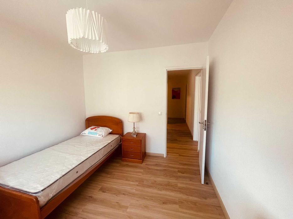 Quarto para arrendar a estudantes/professoras