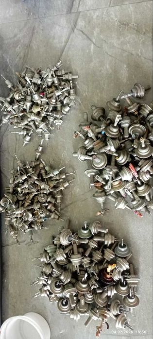 Радіодеталі діоди транзистори срізка