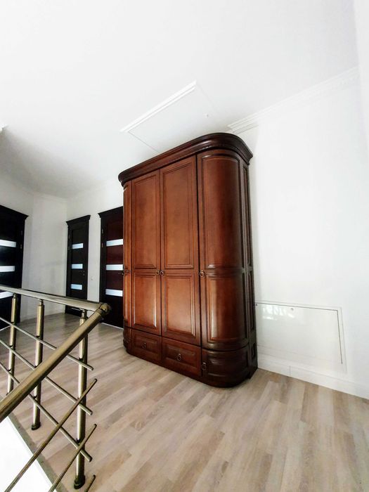 Здається 5-ти кімнатний БУДИНОК на ДОСЛІДНІЙ СТАНЦІЇ. Гараж на 2 авто.