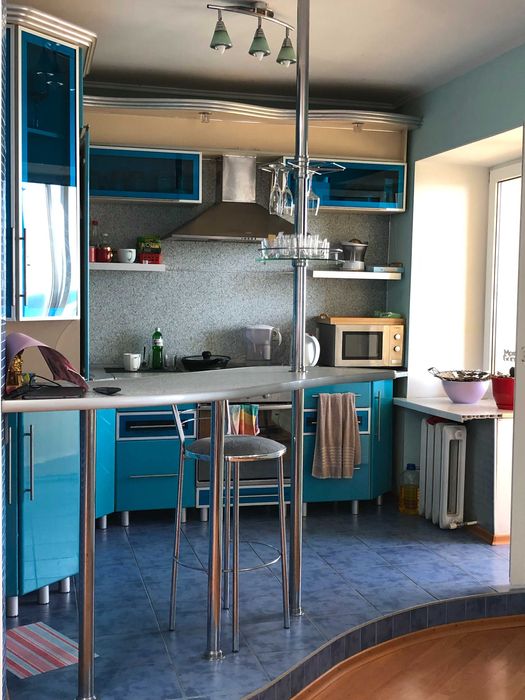 Продам:2-х к.кв.,общ.68м,с ремонтом,необычная планировка.