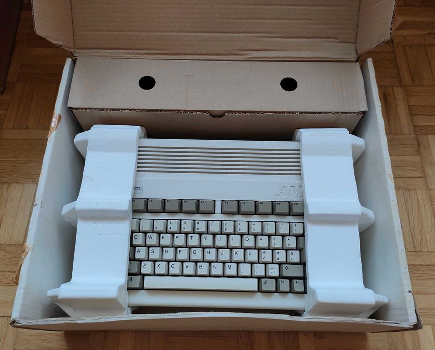 A600 cf amiga rev pcb 1.5 ver uk box 100% oki commodore oryginał retro