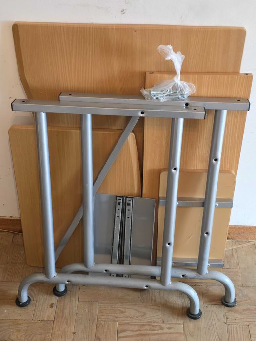 Secretária para estudante e computador