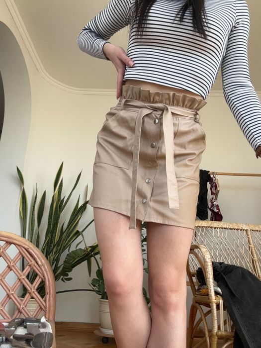 Шкіряна спідниця бежева