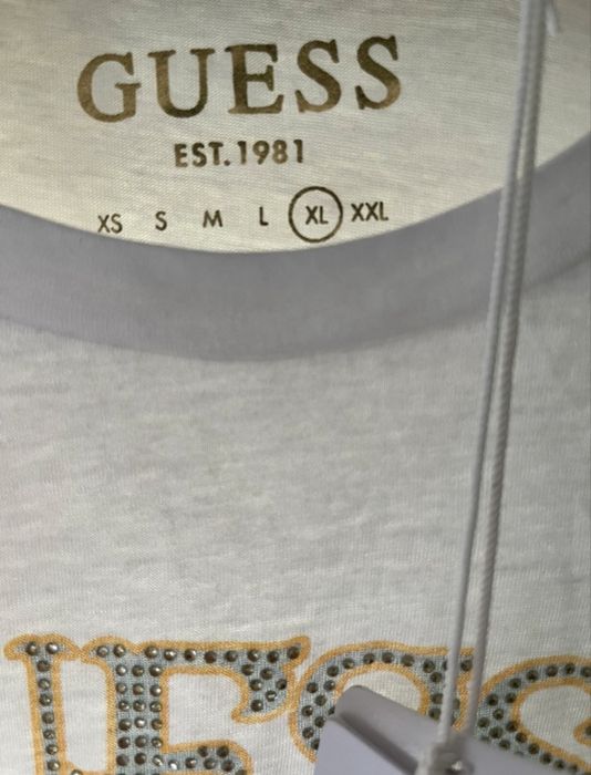 Tshirt Guess xl branca e tons laranja
