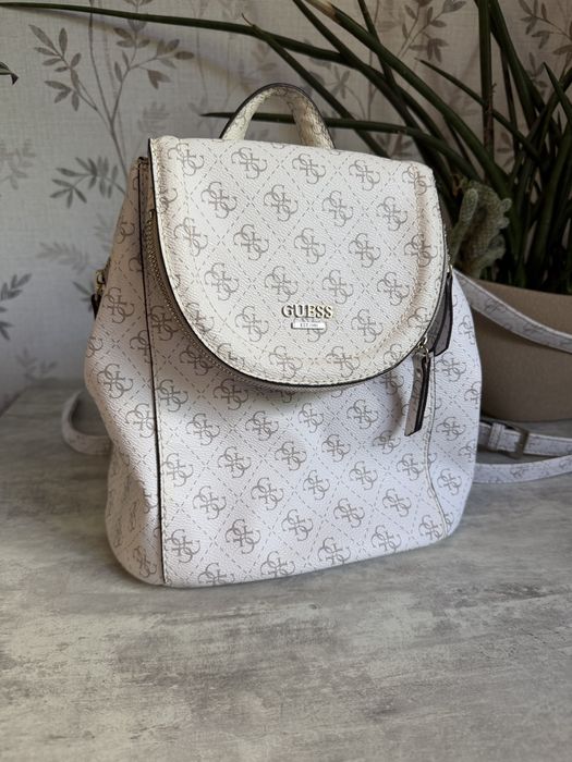 Рюкзак, портфель, сумка guess