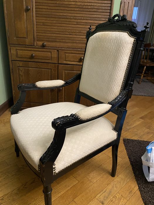 Крісло в стилі Людовика XVI