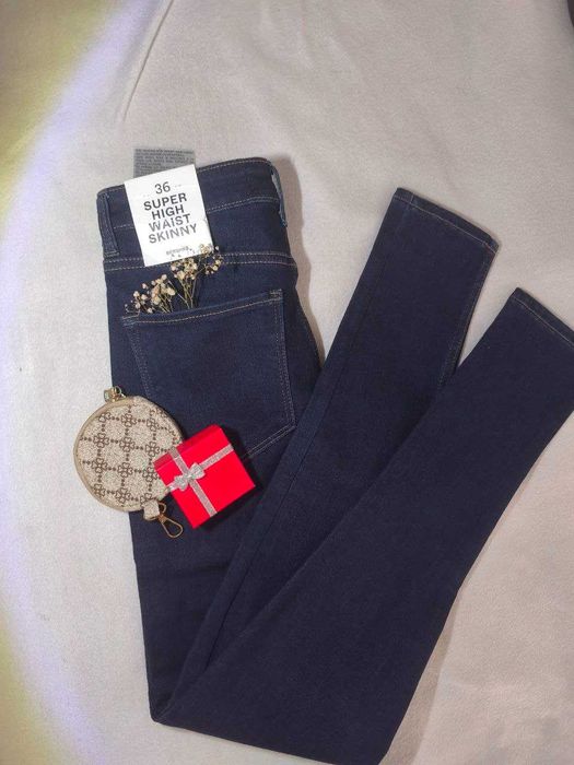 Джинси жіночі Bershka Бершка 36р-р,тягнуться.Нові.з ярличком. з Польщі