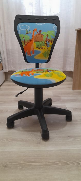 Продам стілець дитячий на під'ємному механізмі