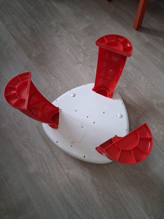 Mesa de atividades da Chicco479364194061537283