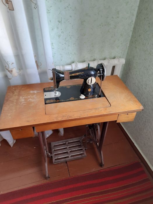 Продам швейну машинку Подолка