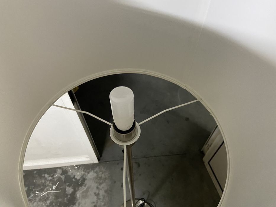 Candeeiro de pe alto do ikea