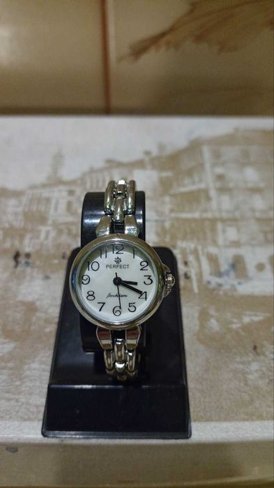 Zegarek damski Perfect srebrny