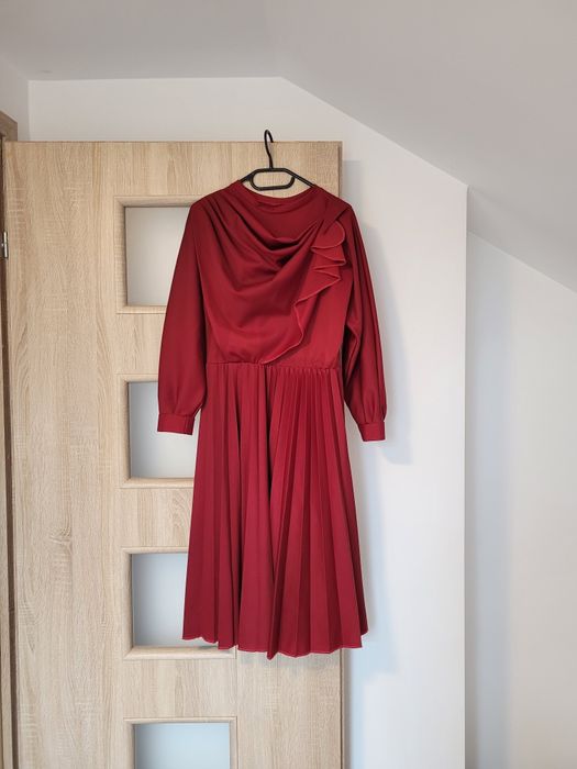 Sukienka plisowana z długim rękawem M