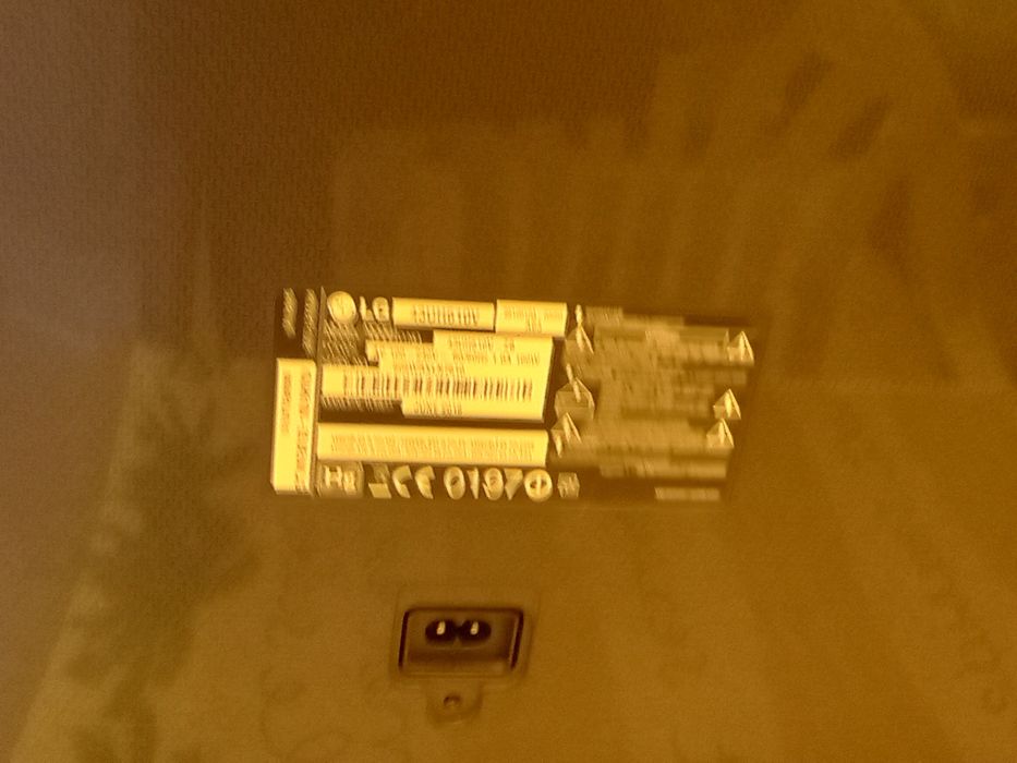 Televisão LG 43 com ecrã partido