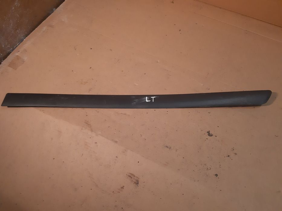 Skoda Octavia 2 07r. HB Listwa drzwi lewy tył
