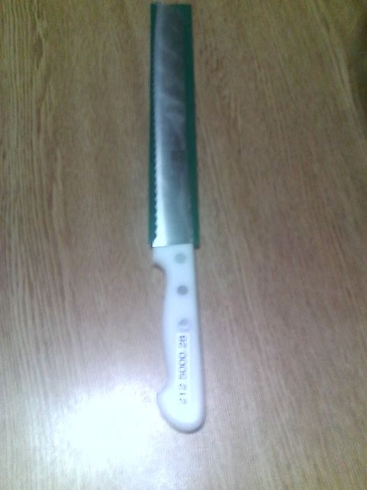 Facas de serrilha diversas