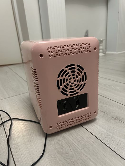 Mini lodówka, różowa