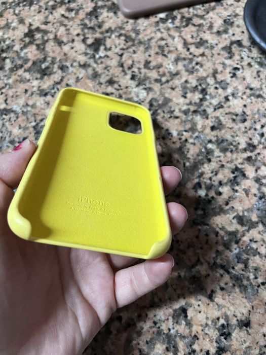 Capa iPhone amarela 11