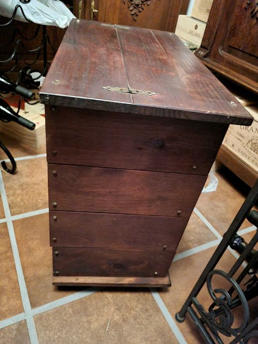 Garrafeira modular com rodas