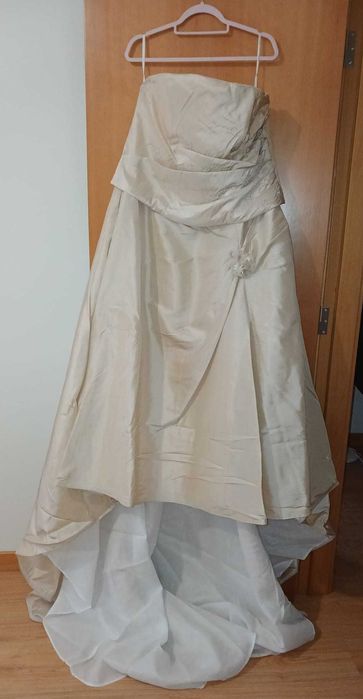 Vestido de Noiva Completo com Véu – Excelente Estado