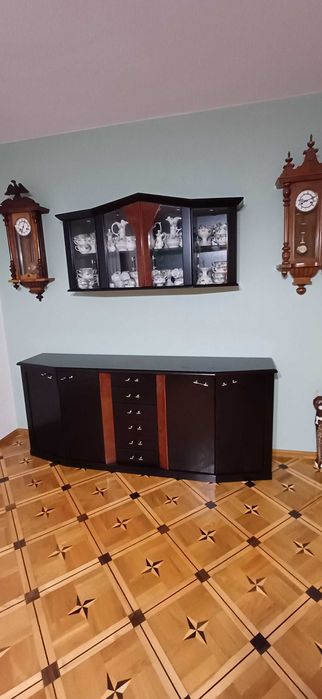 Komplet mebli drewnianych do salonu