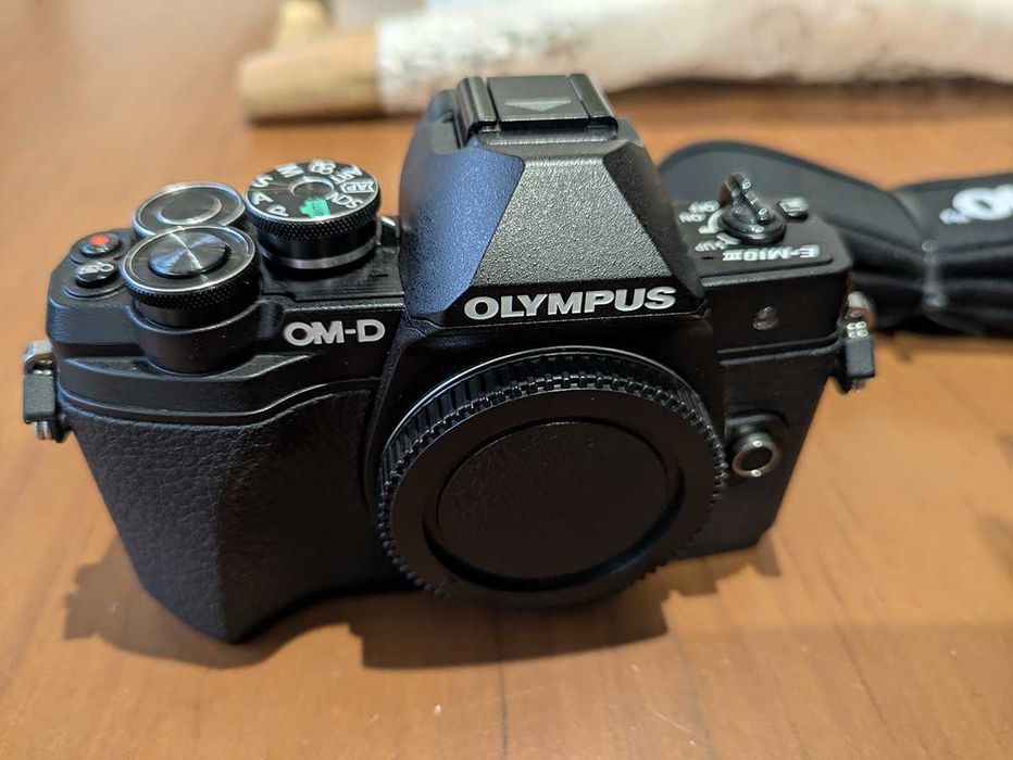 Máquina Olympus OM-D E-M10 III ("c/nova") 6 mil disparos