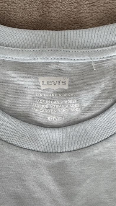Футболка Levis.