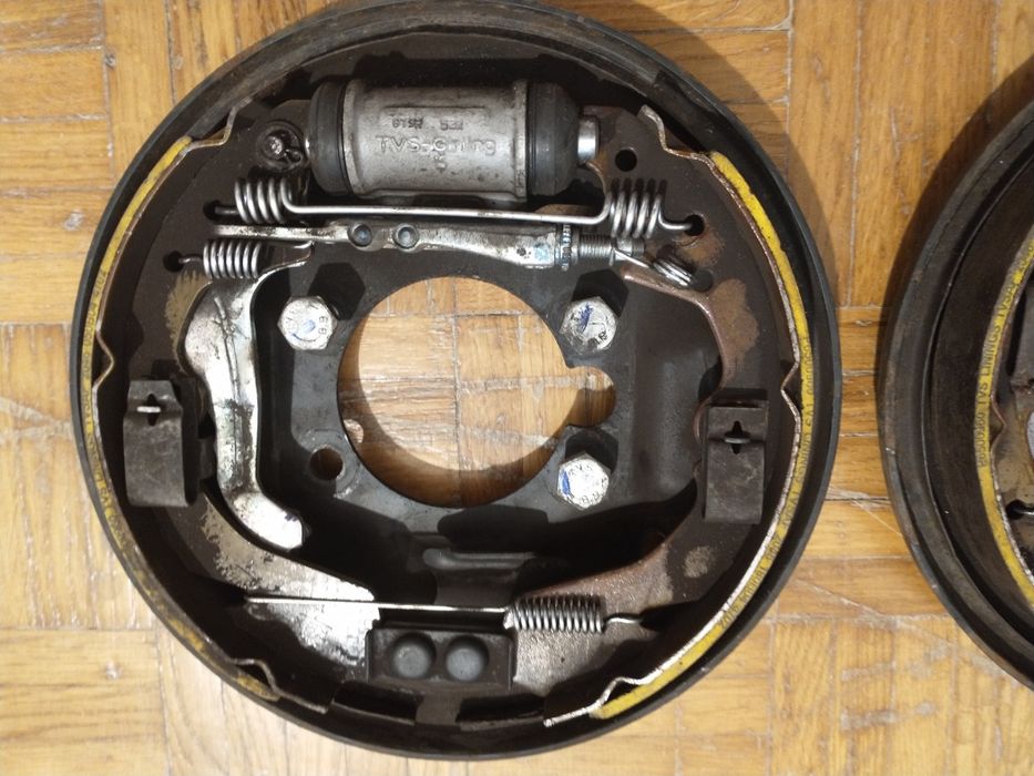 Szczęki hamulcowe kompletne na tarczy - hamulce bębnowe Tata Indica