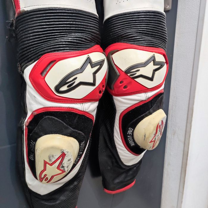Kombinezon motocyklowy skórzany Alpinestars – 1-częściowy
Sprzedam pro