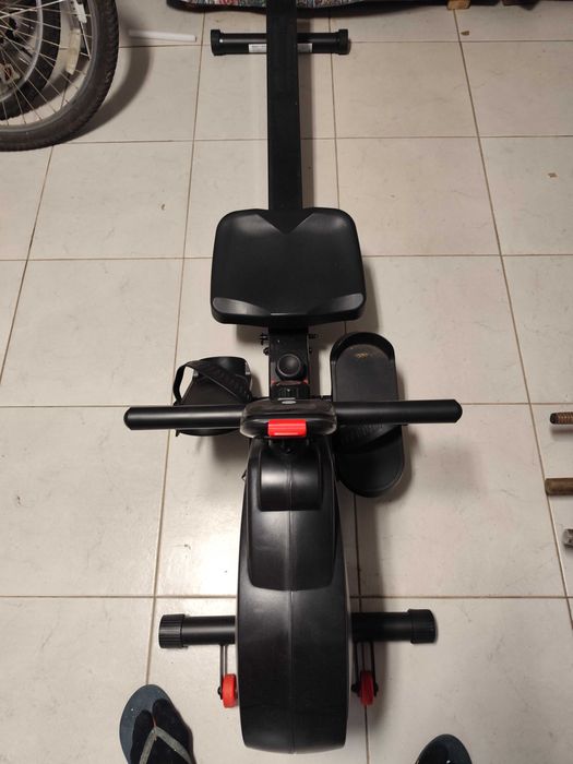 VENDO MÁQUINA DE REMO COMO NOVA