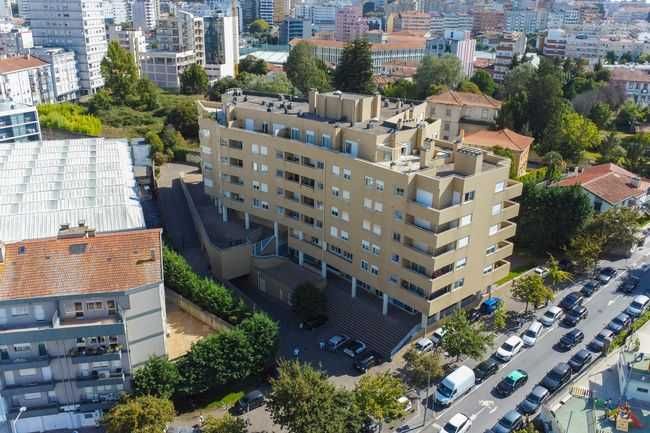 Lugar de Garagem Junto Câmara de de Gaia