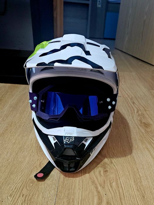 Capacete FOX practicamente novo M