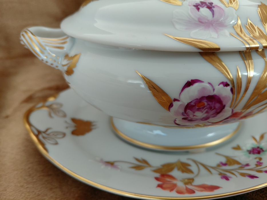 Vista Alegre Terrina Pequena com prato apresentador