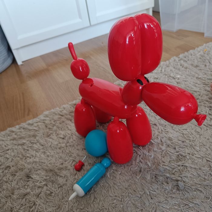 Interaktywny balonowy piesek Squeakee