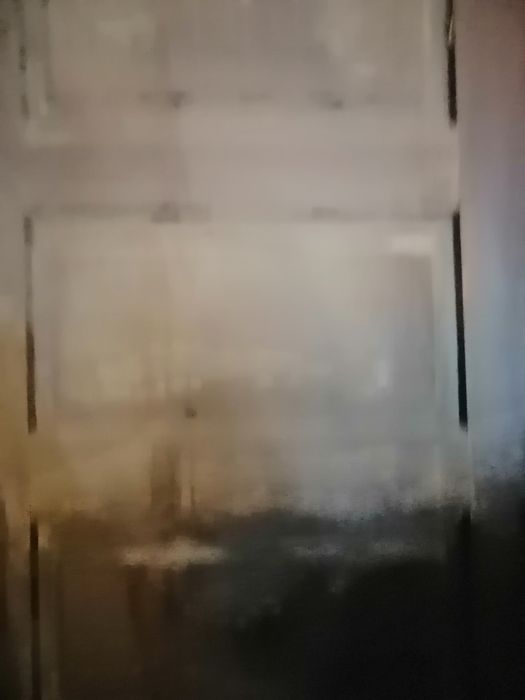 Portas uma em branco outra mogno maciça.