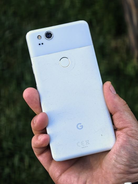 Смартфон Google Pixel 2