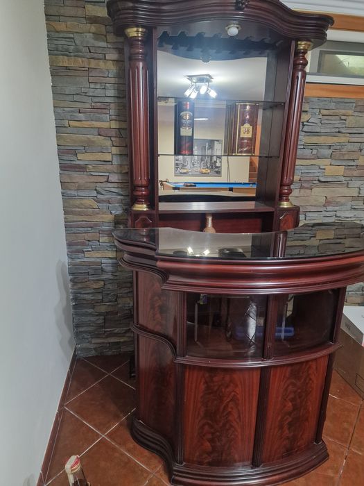 Móvel  de bar e madeira em cerejeira