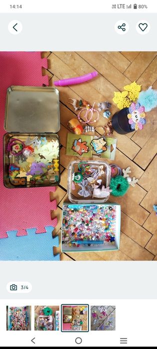 Koraliki różne, spinki do włosów, drobne zabawki.