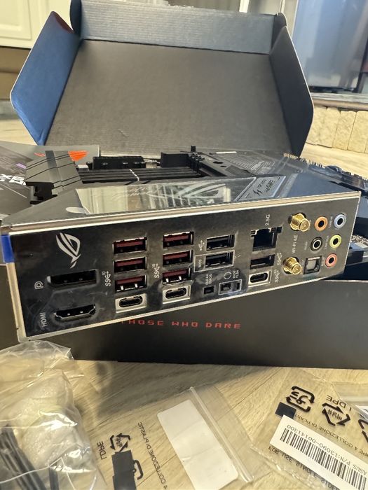 Asus Rog x670e-f gaming Материнська плата