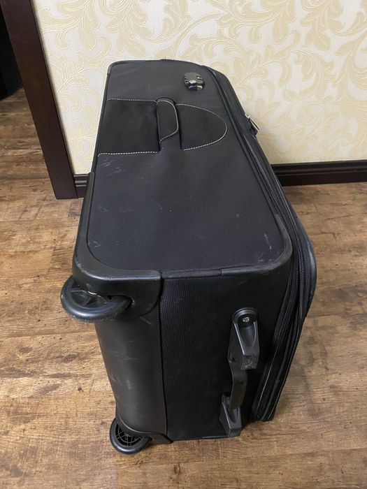 Большой дорожный чемодан Delsey