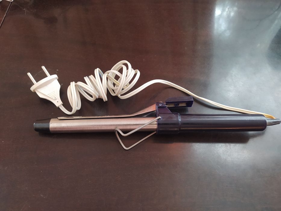 Продаю электрощипцы (плойка)