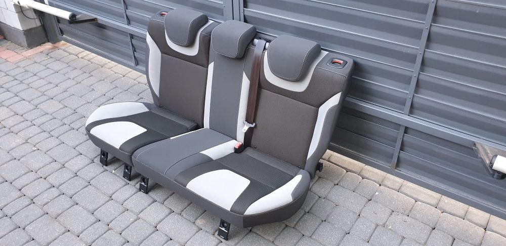 Ford Focus mk3 kombi tylna kanapa siedzisko oparcie zagłówek